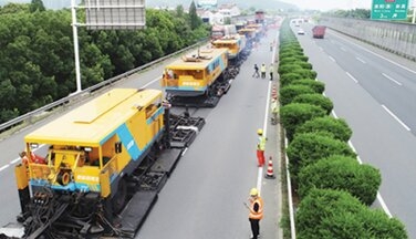 如何正確操作雙層攤鋪機？